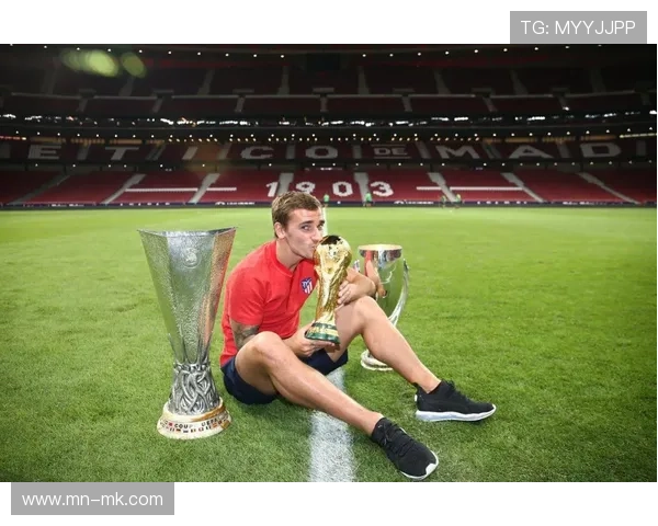 足球大力神奖杯的归属者是谁 盘点历届获奖球星与他们的传奇足迹