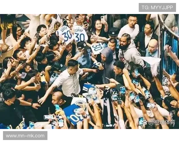 足球球星亲自签名赠送球迷珍贵纪念品背后的故事 足球球星亲自签名赠送球迷珍贵纪念品背后的故事